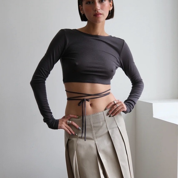 GEEL Chic Gray Wrap Crop Top - Picture 2 of 3